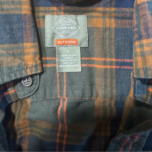 St John’s Bay Men’s Outdoors Button Up - Picture 3 of 5
